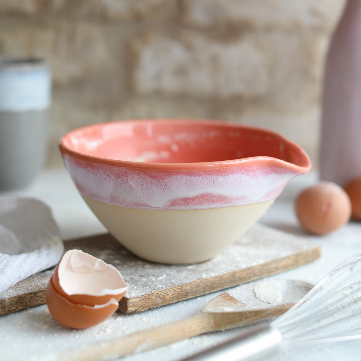 Ceramic pouring bowl in pink