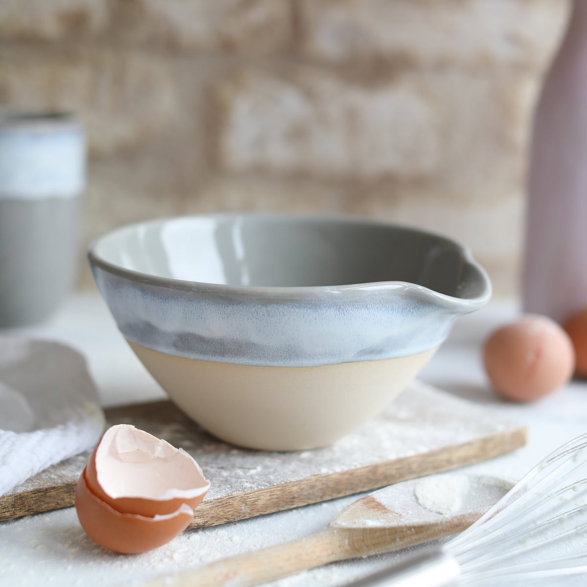 ceramic pouring bowl in grey